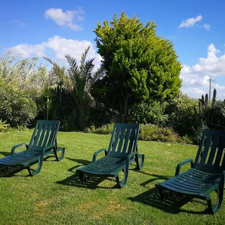 Surf House Helena بيت ضيافة 4*