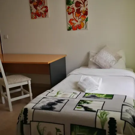 Surf House Helena بيت ضيافة 4*