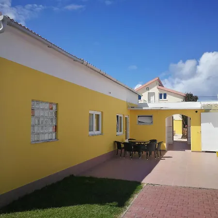 Surf House Helena بيت ضيافة 4*