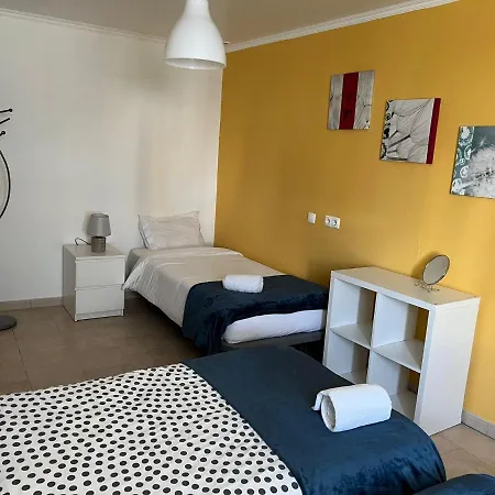 Surf House Helena بيت ضيافة 4*