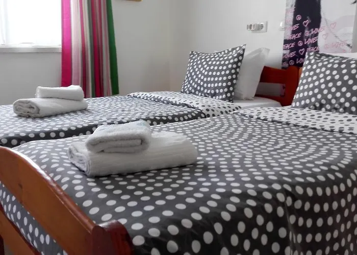 Surf House Helena 4*